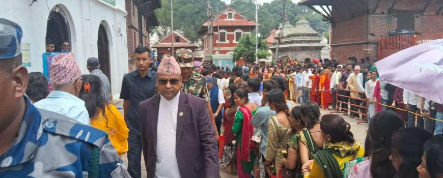 मन्त्री पाण्डेले गरे पशुपतिनाथको अनुगमन, दर्शनलाई व्यवस्थित बनाउन निर्देशन