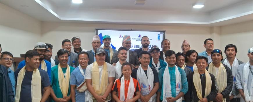 पहिलो पटक अपी हिमाल आरोहण गर्न लागेका १५ आरोहीलाई गरियो बिदाइ