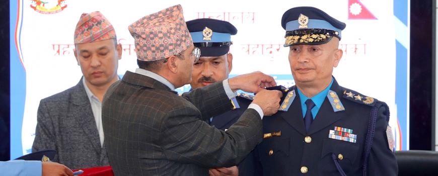 नवनियुक्त आईजीपी दानबहादुर कार्कीलाई दर्ज्यानी चिन्ह प्रदान