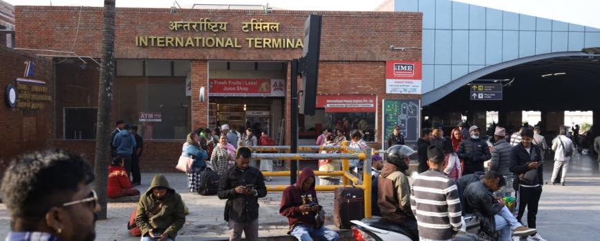 विमानस्थलमा अलपत्र परेकालाई खान र बस्नको व्यवस्था विमानस्थलमा अलपत्र परेकालाई खान र बस्नको व्यवस्था